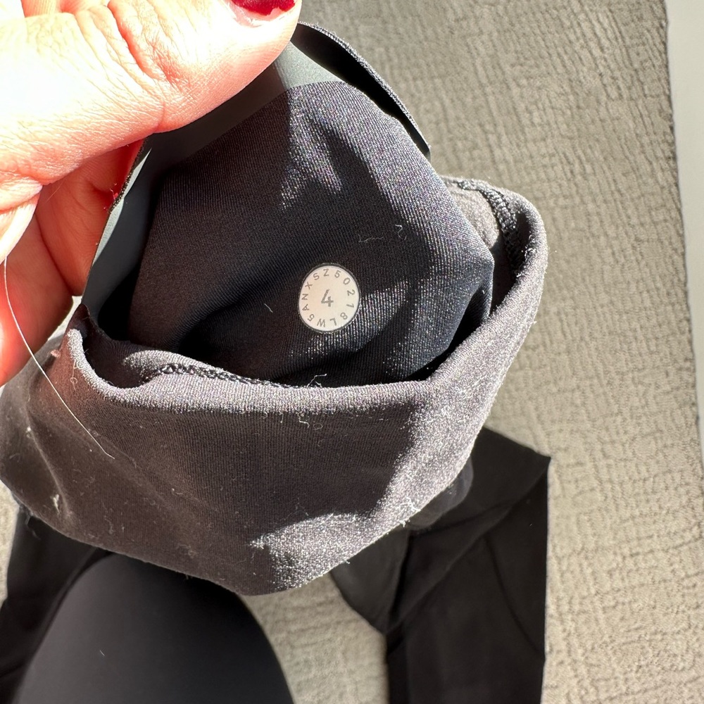 Lululemon - In Movement ⅞ Tights - Picture 4 of 4